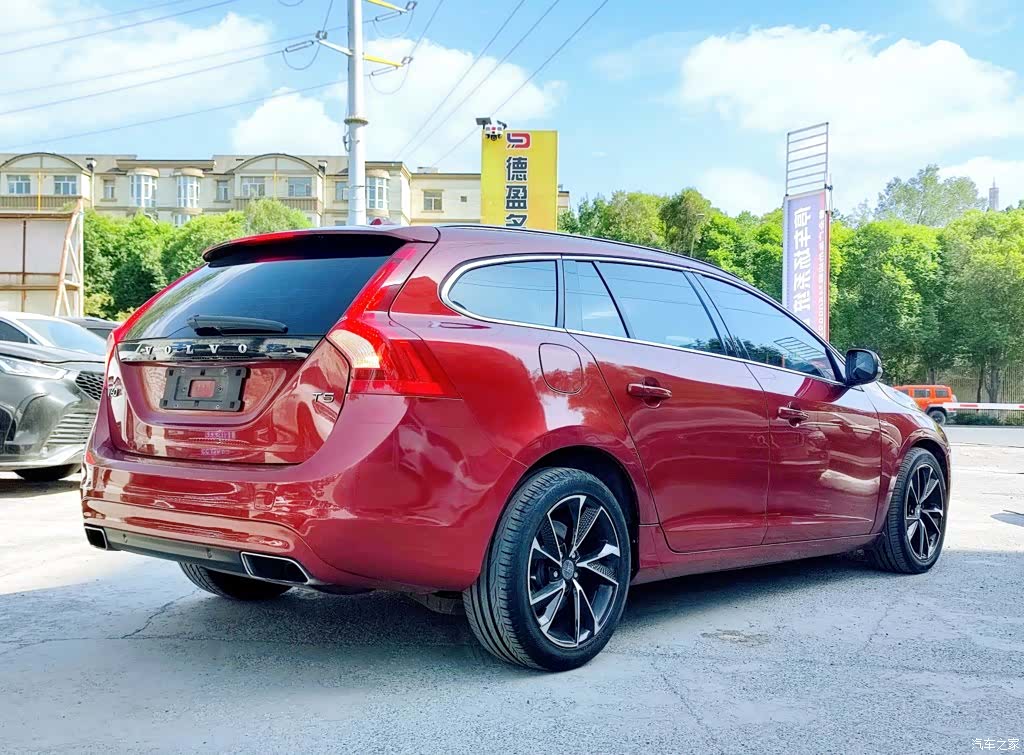 Volvo V60, 2015 4
