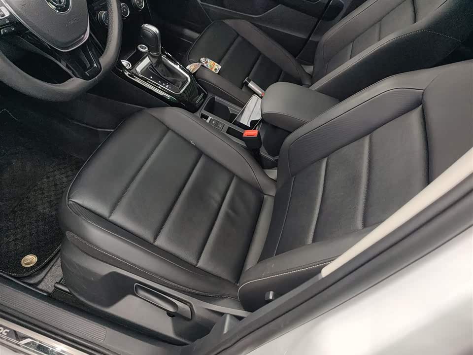 Volkswagen T-ROC exploring Songs