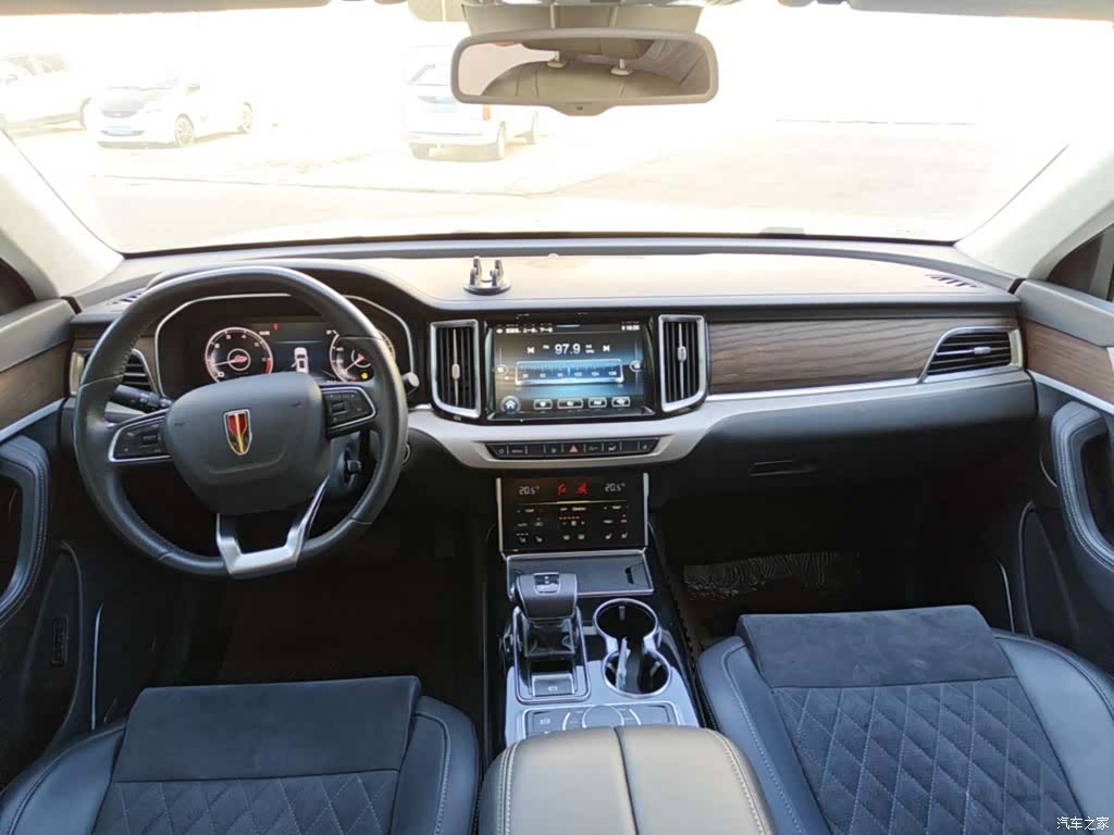 Hongqi HS7, 2023 10
