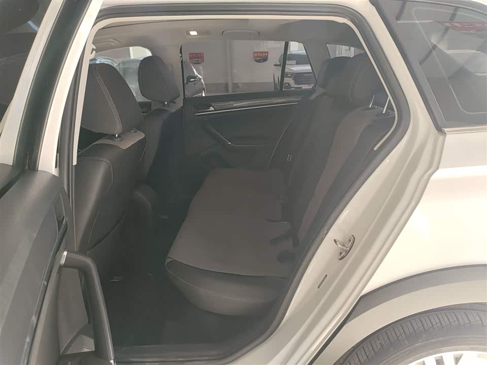 Volkswagen C-TREK Wei Collar