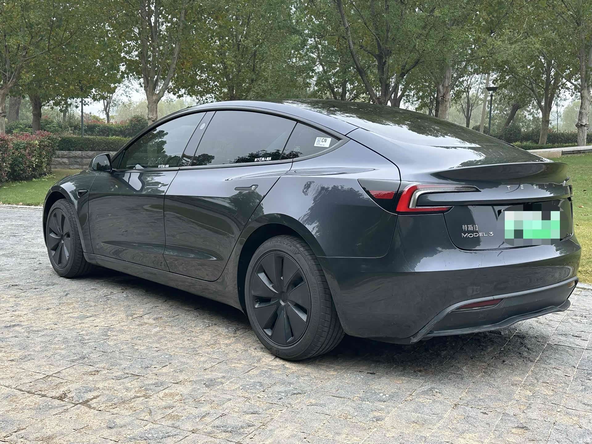 Tesla Model 3, 2025 4