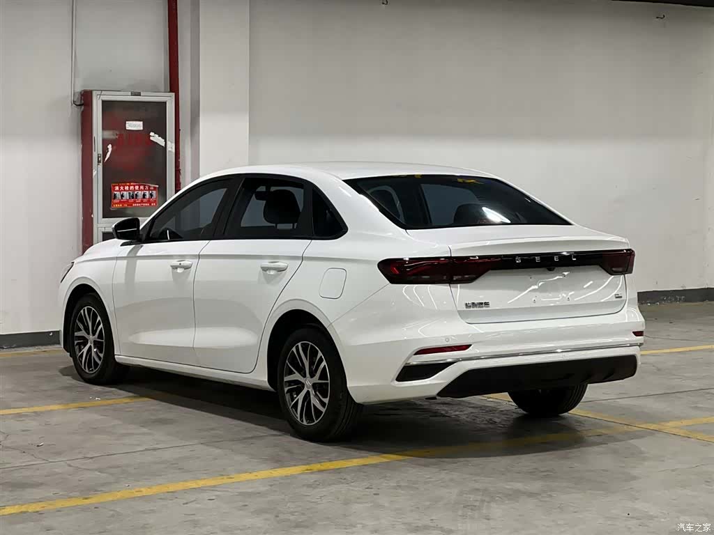 Geely Emgrand, 2022 4