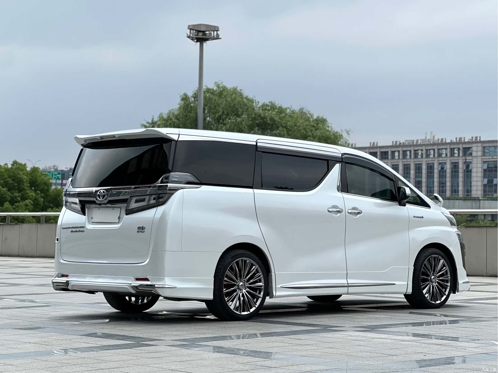 Toyota Vellfire, 2020 все фото