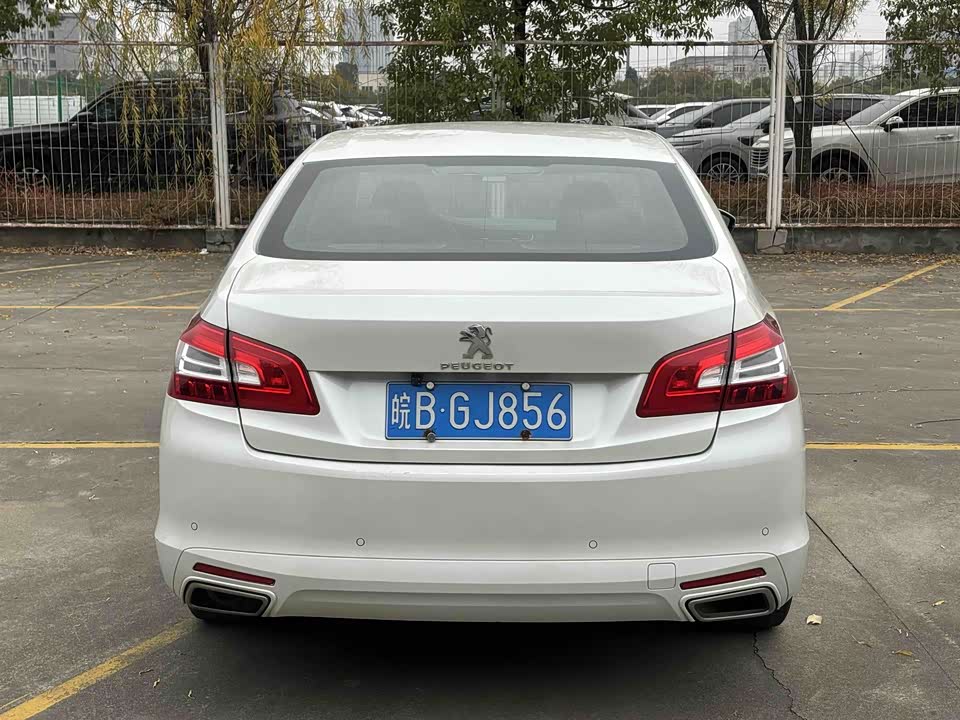Peugeot 408