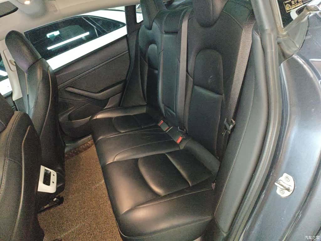 Tesla Model 3, 2019 13