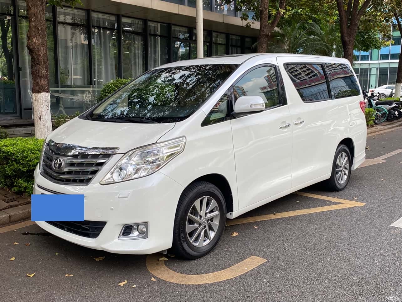 Toyota Alphard, 2012 1