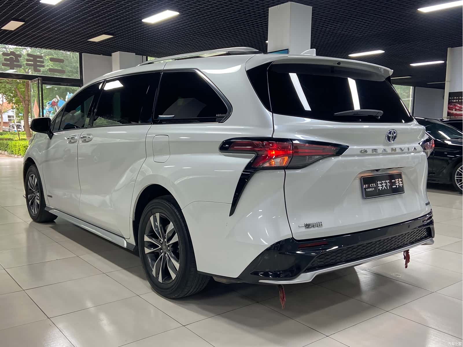 Toyota Granvia, 2023 4