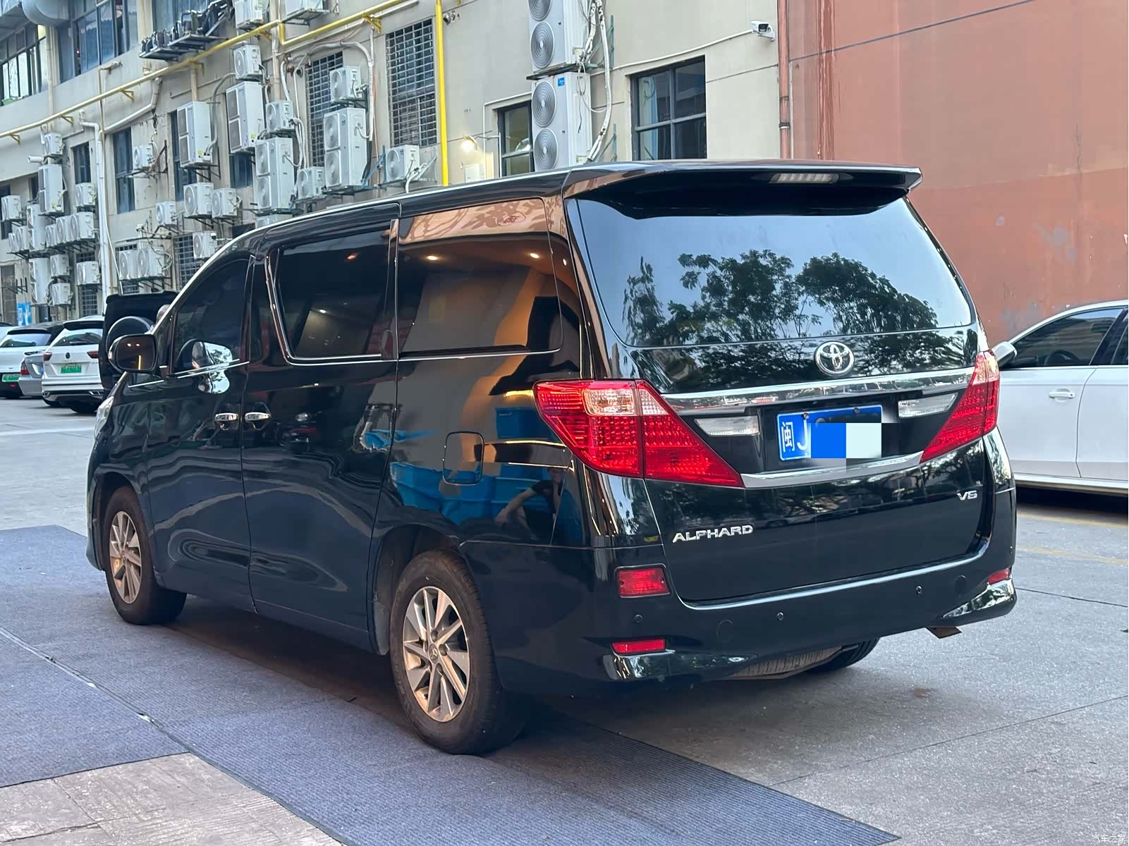 Toyota Alphard, 2014 4