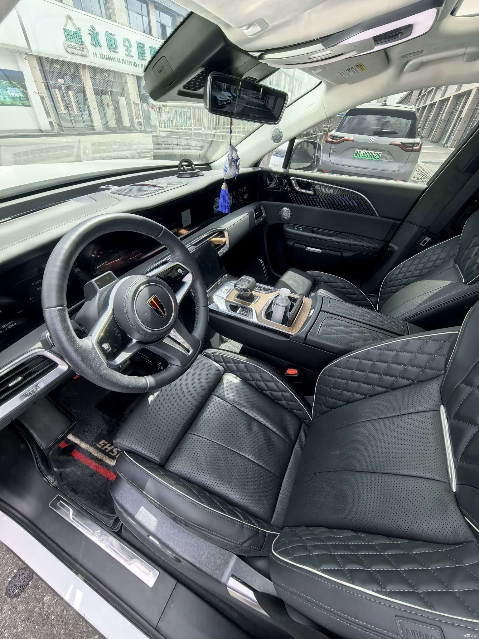 Hongqi E-HS9, 2022 13