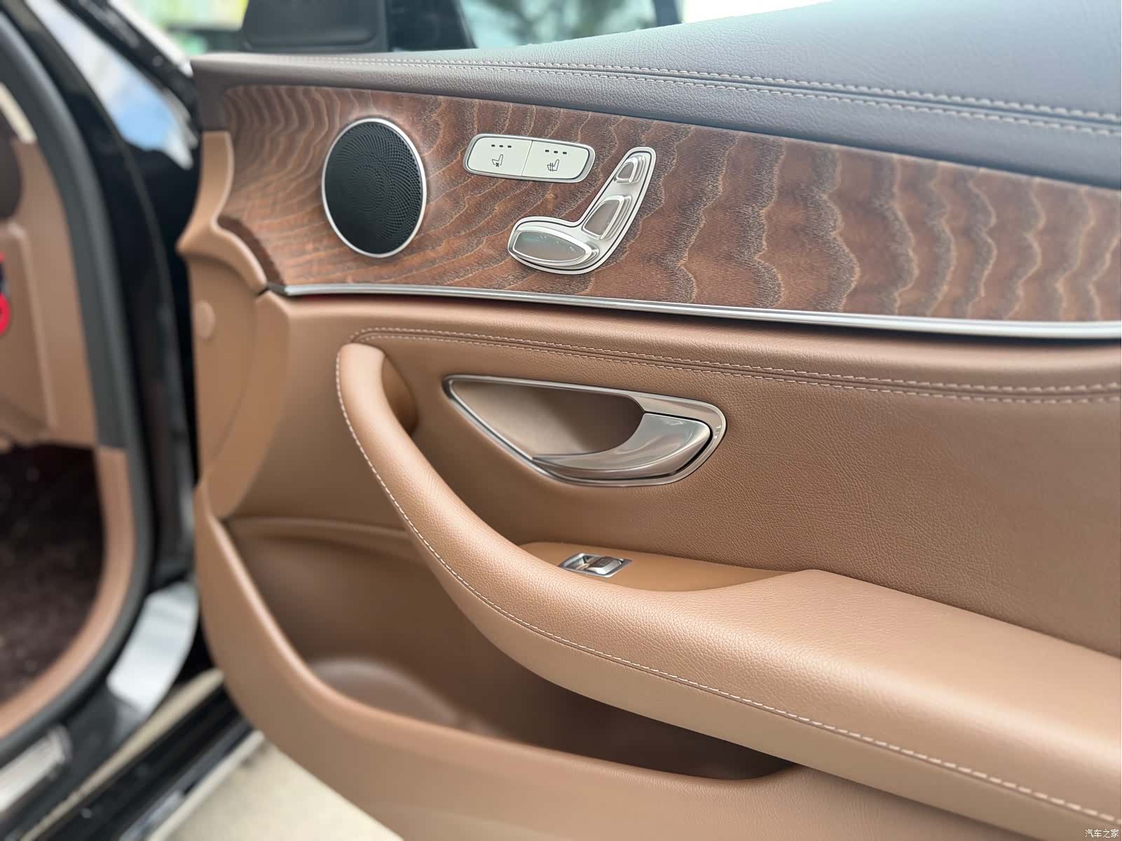Mercedes-Benz E-Class, 2023 23