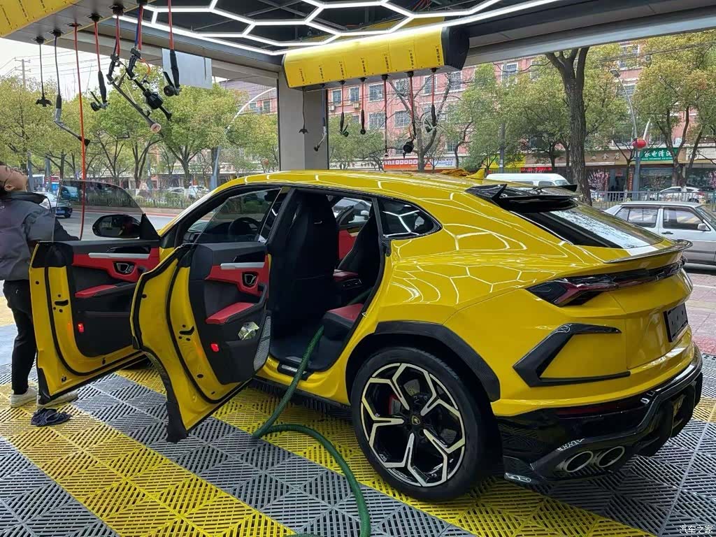 Lamborghini Urus, 2020 4