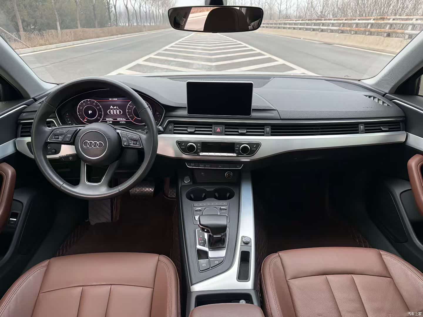 Audi A4L, 2018 все фото