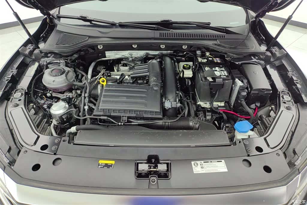 Volkswagen Passat, 2025 10