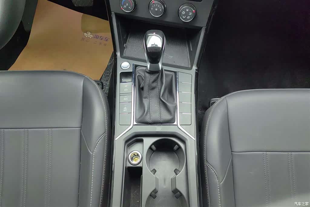 Volkswagen Passat, 2025 16