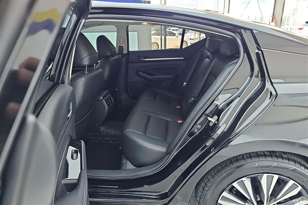 Nissan Teana, 2024 11