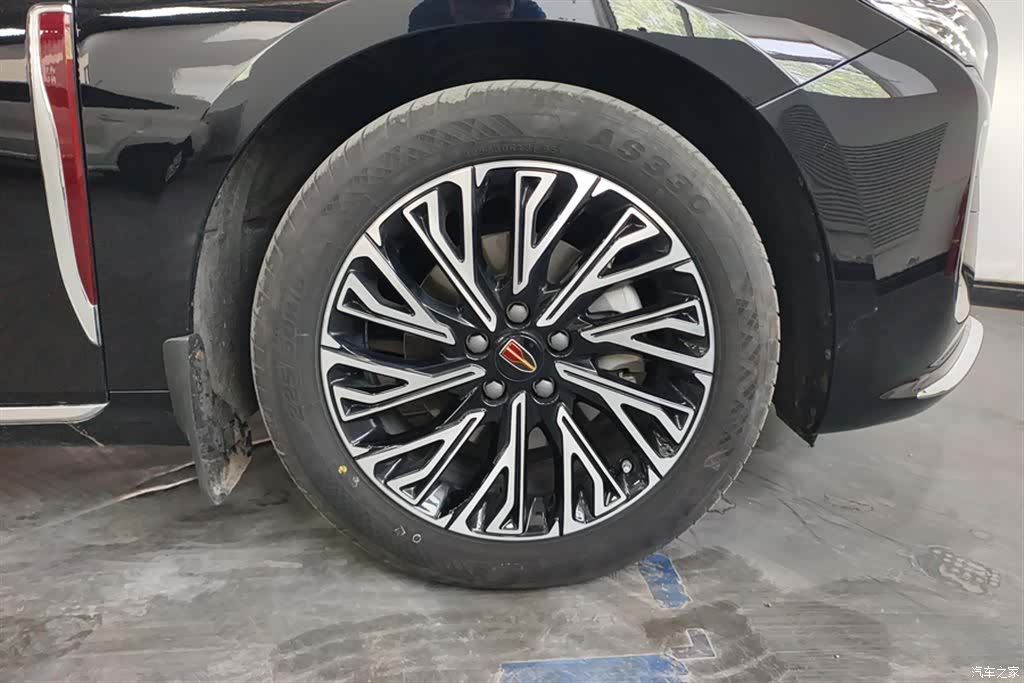 Hongqi H5, 2024 6