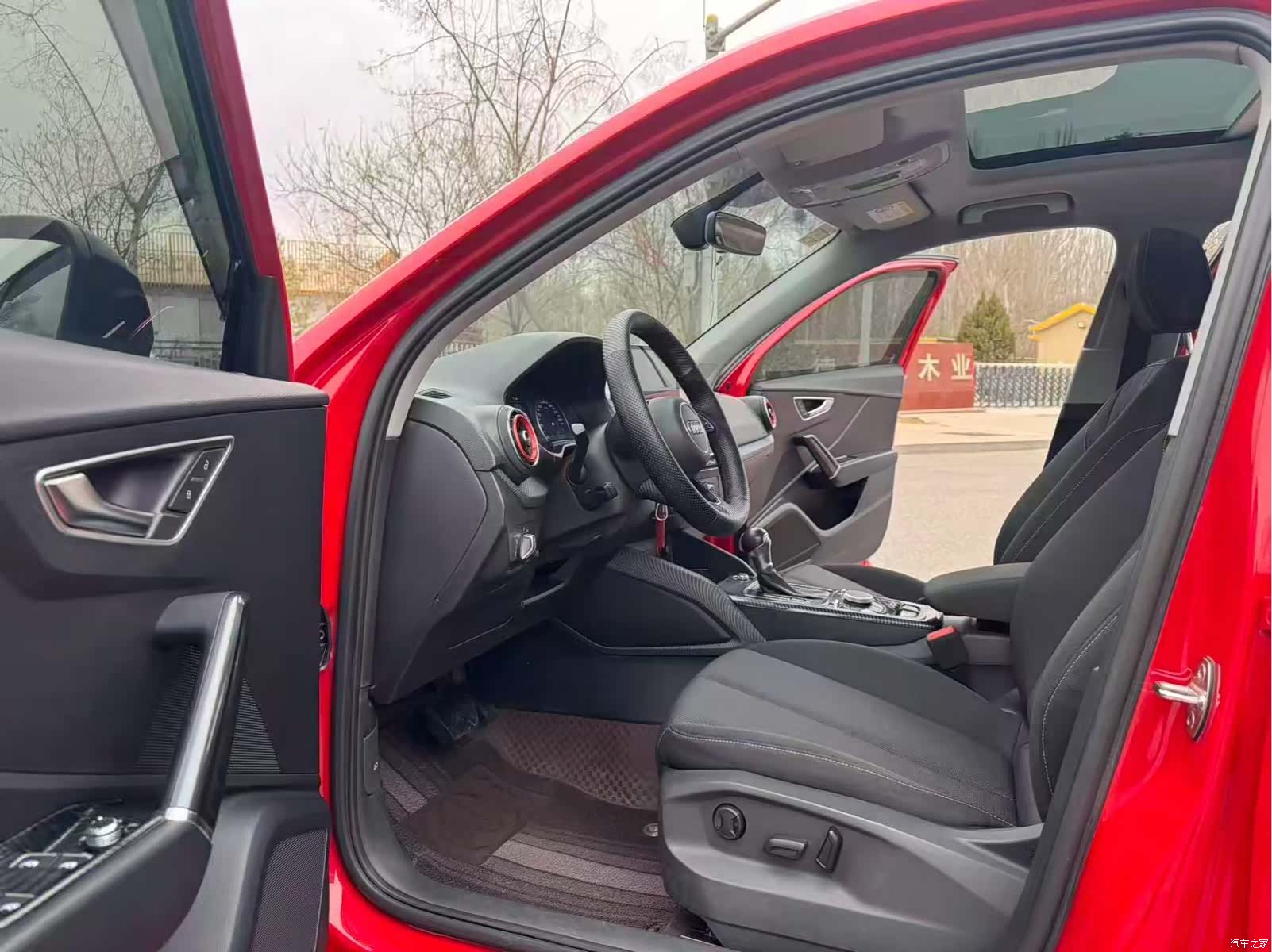 Audi Q2L, 2020 все фото
