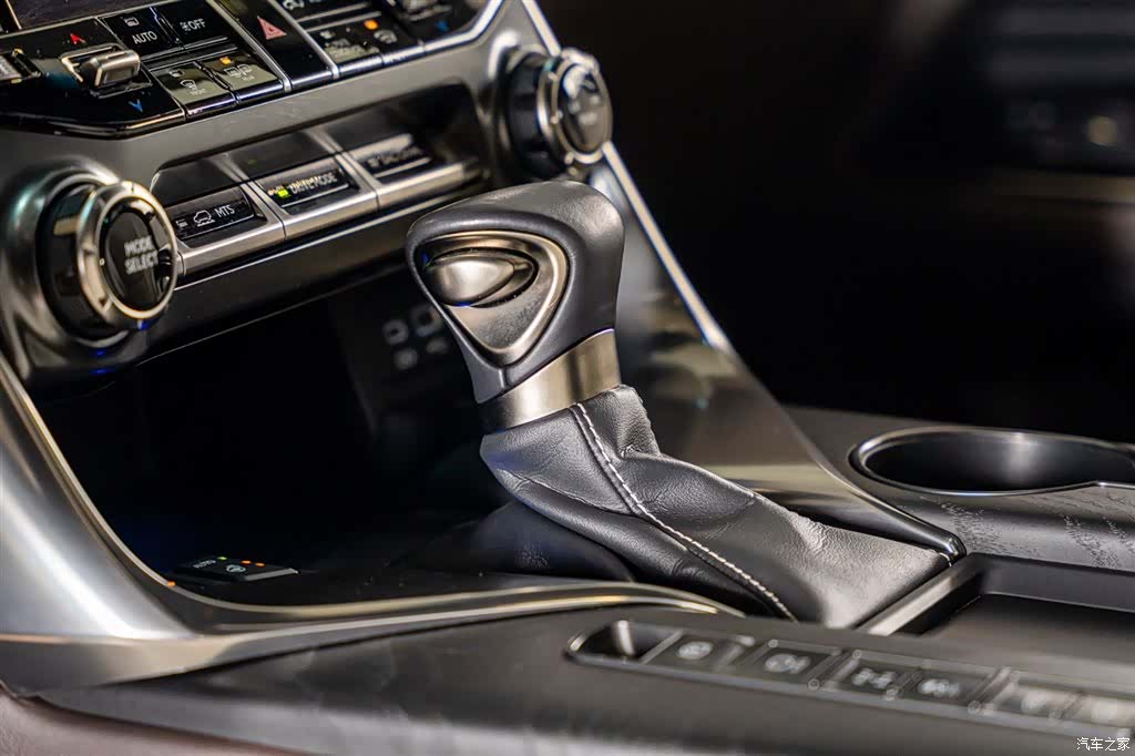 Lexus LX, 2025 15