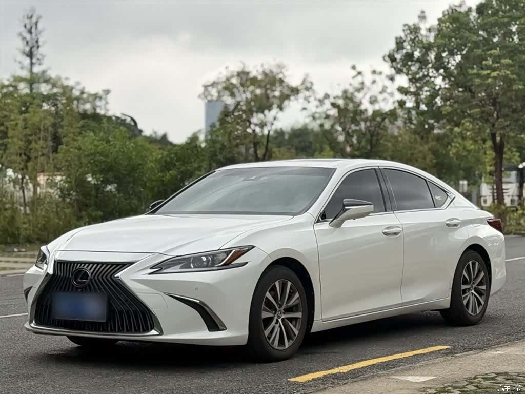 Lexus ES, 2018 1