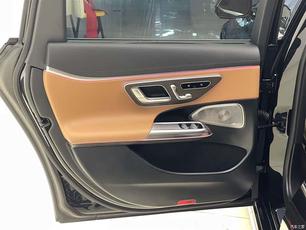 Mercedes-Benz E-Class, 2025 11
