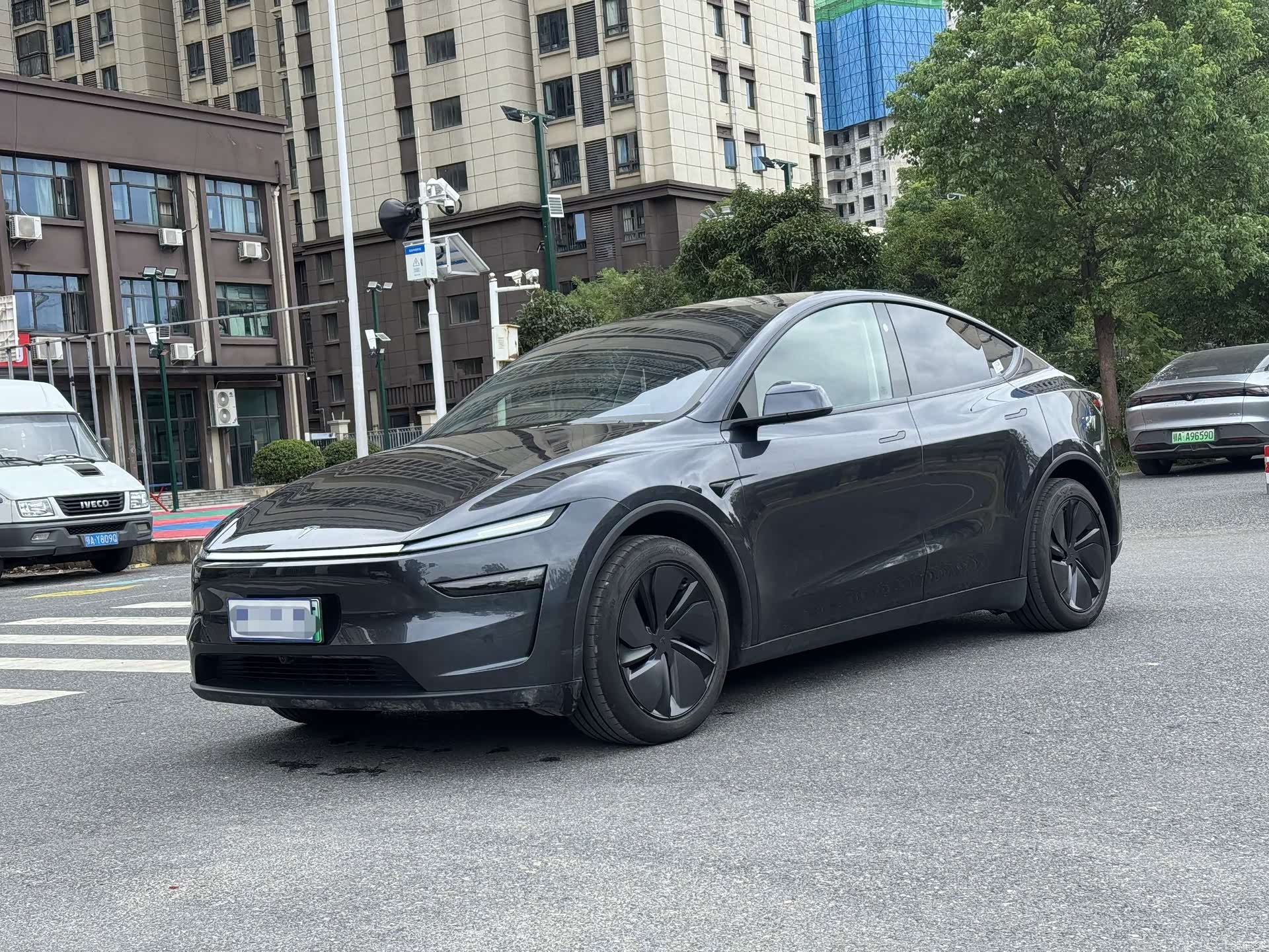 Tesla Model Y, 2025 1