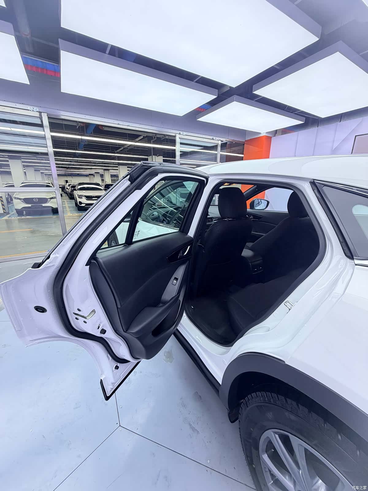 Mazda CX-4, 2023 12