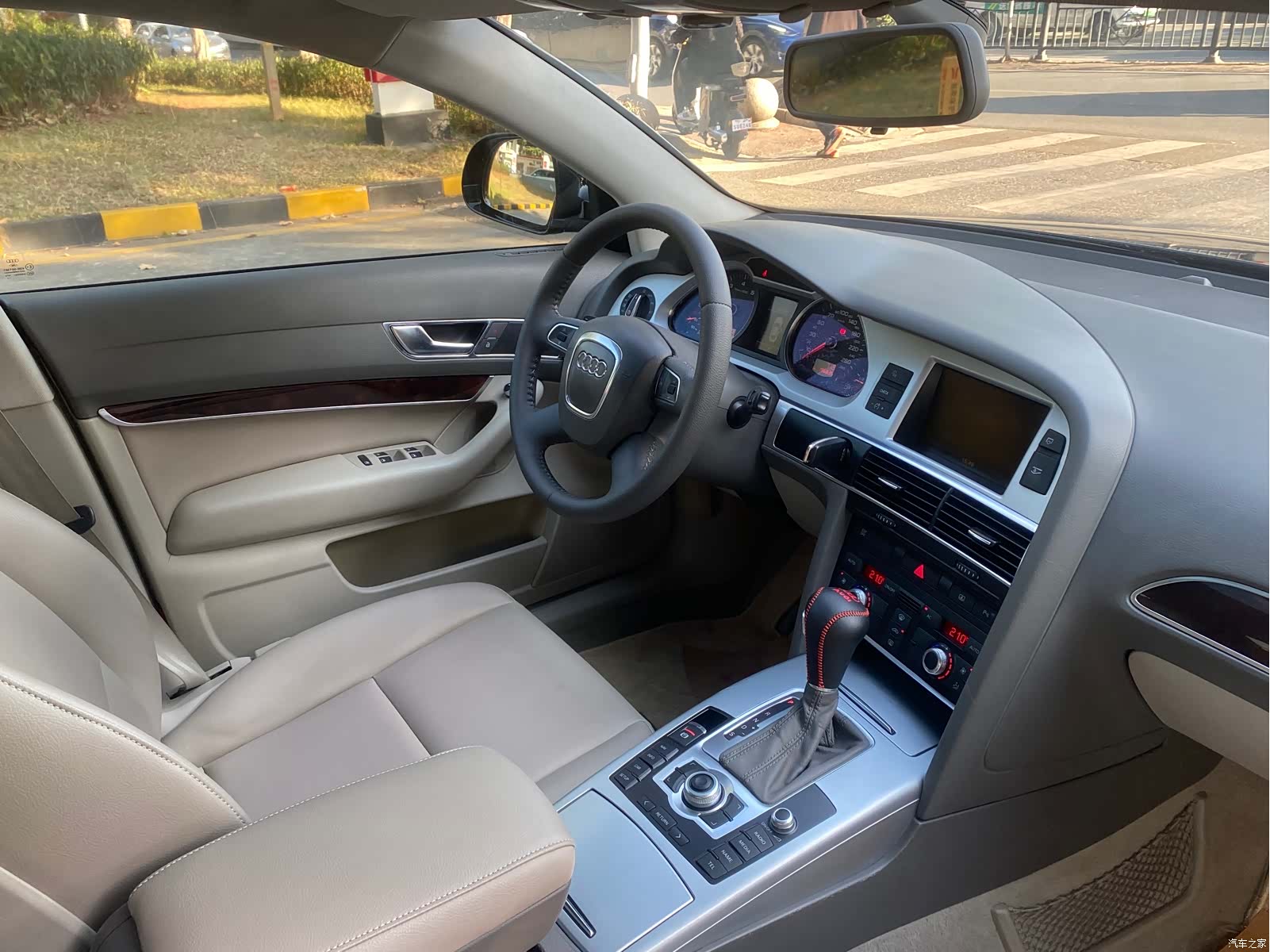 Audi A6L, 2010 9