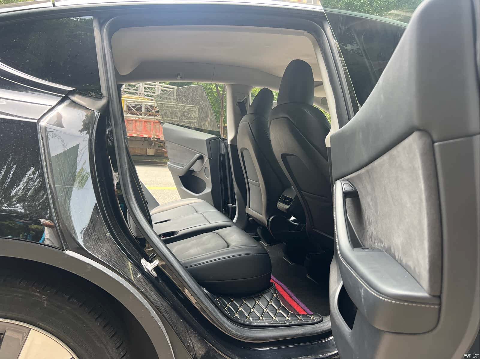 Tesla Model Y, 2022 19