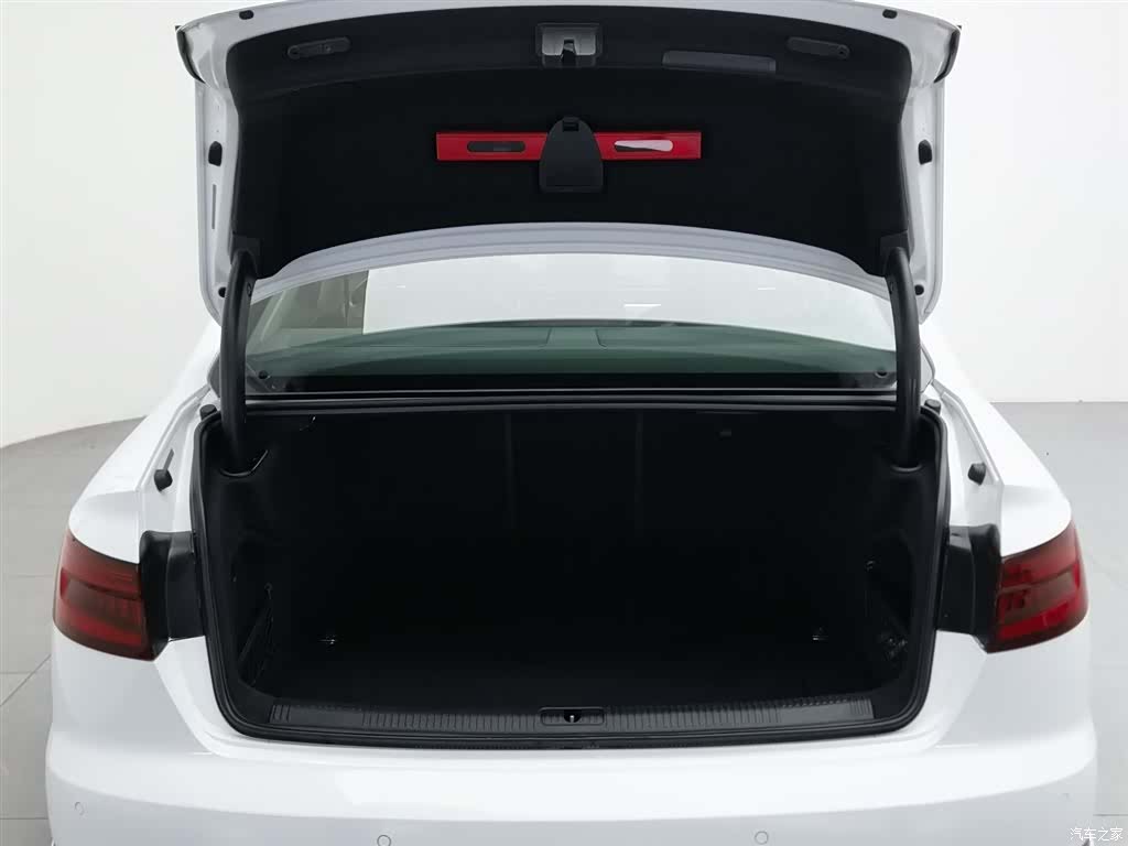 Audi A4L, 2019 16