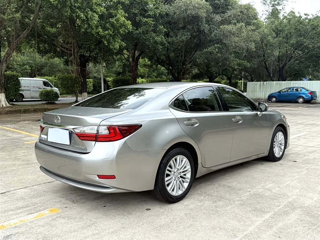 Lexus ES, 2018 7