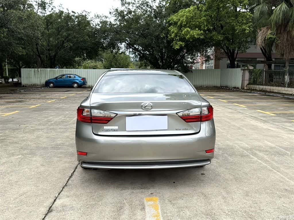 Lexus ES, 2018 8