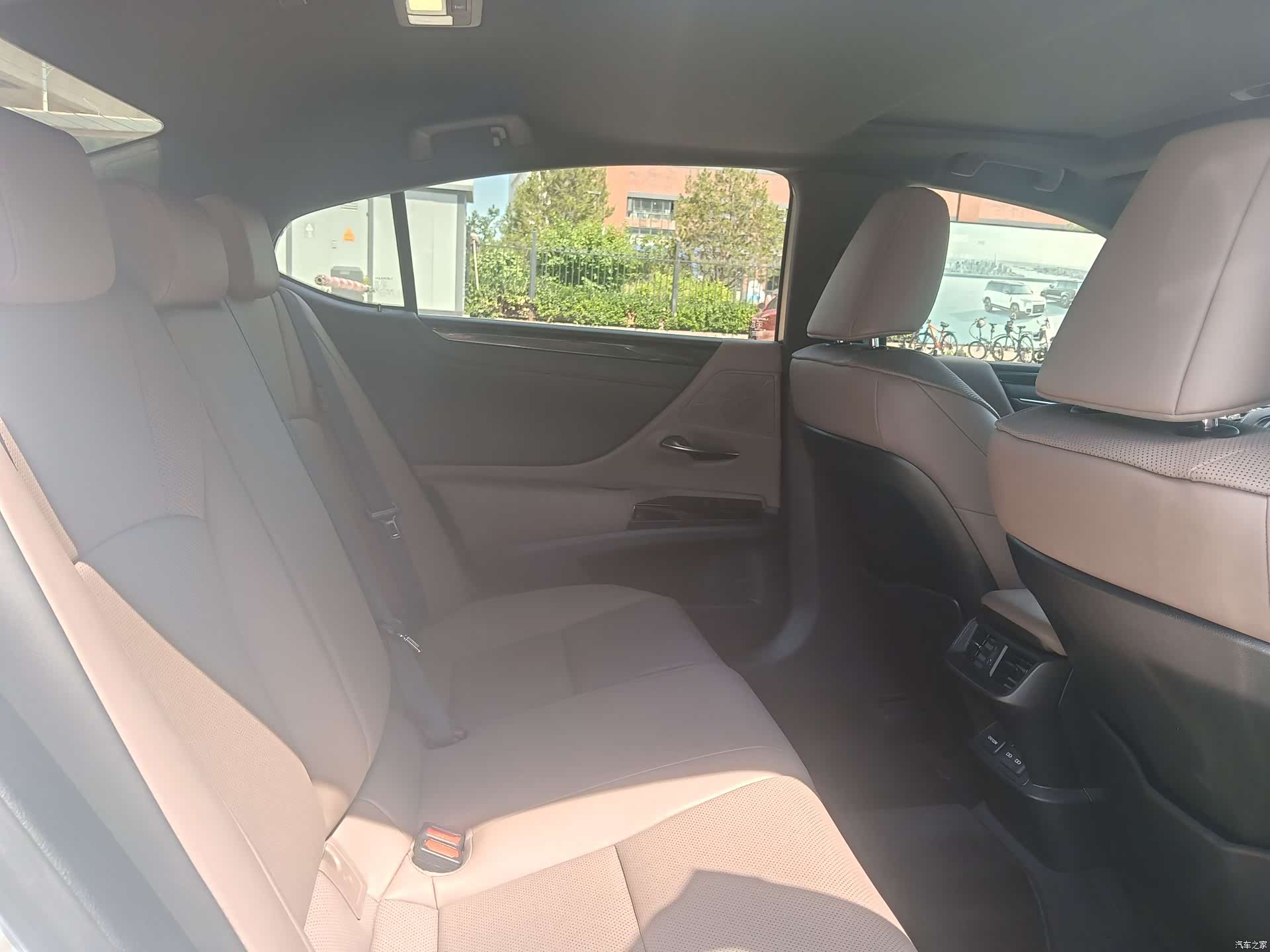 Lexus ES, 2022 29