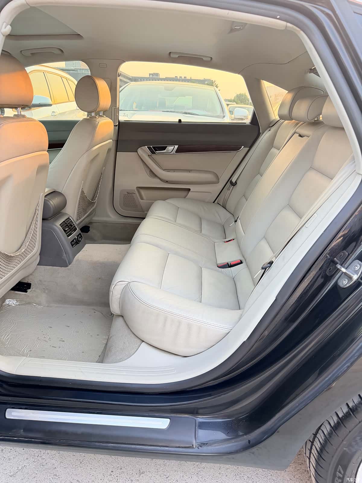 Audi A6L, 2011 10