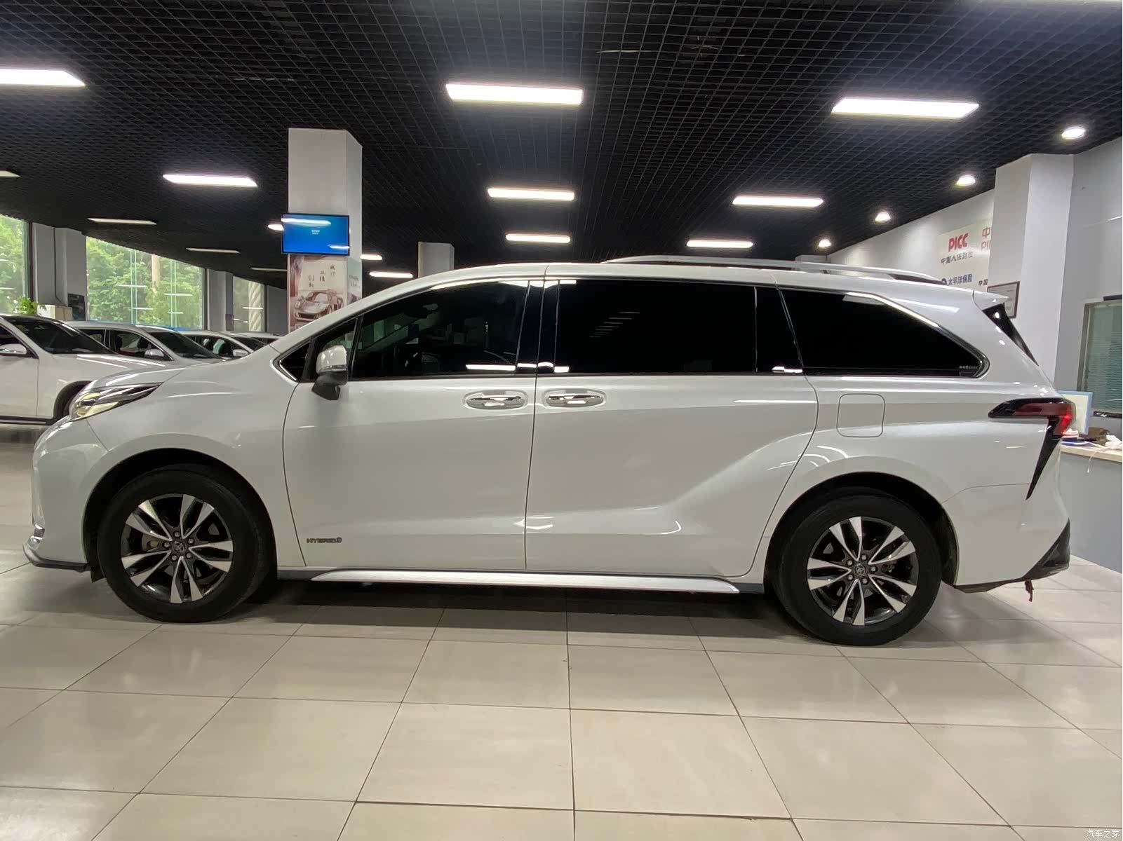 Toyota Granvia, 2023 3