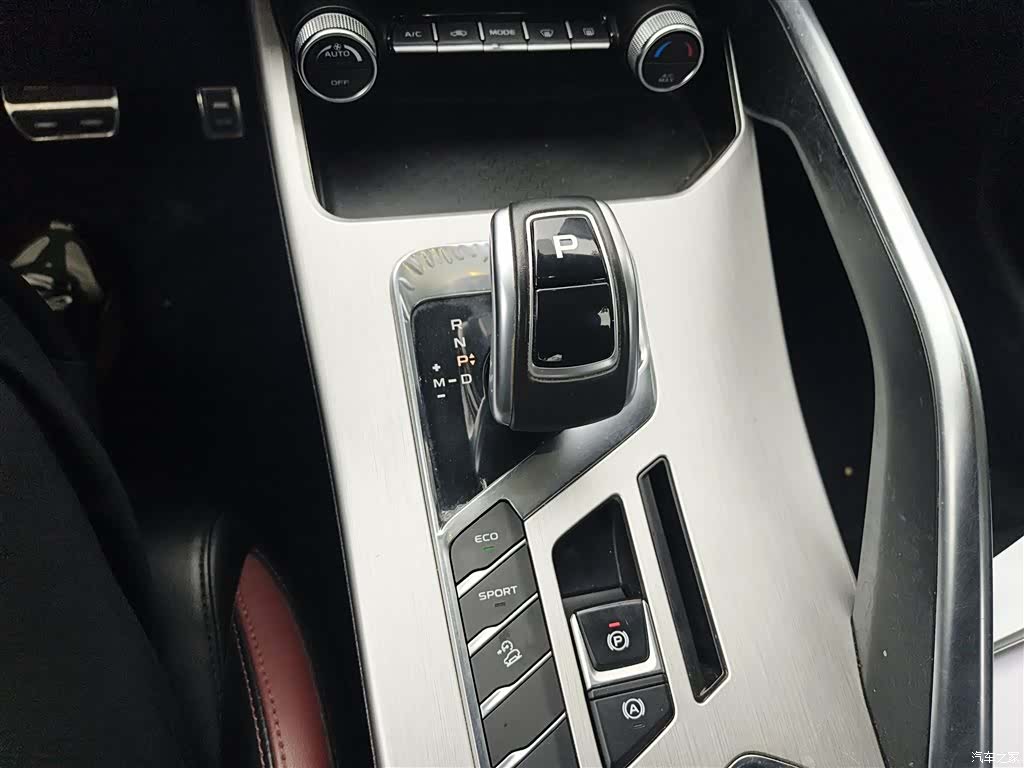 Geely Coolray, 2022 14