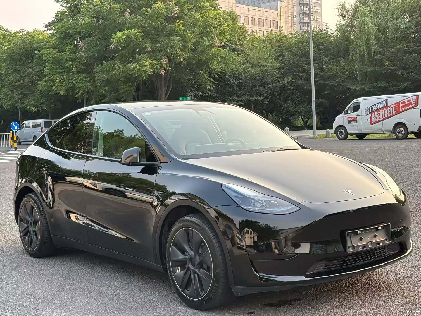Tesla Model Y, 2023 3