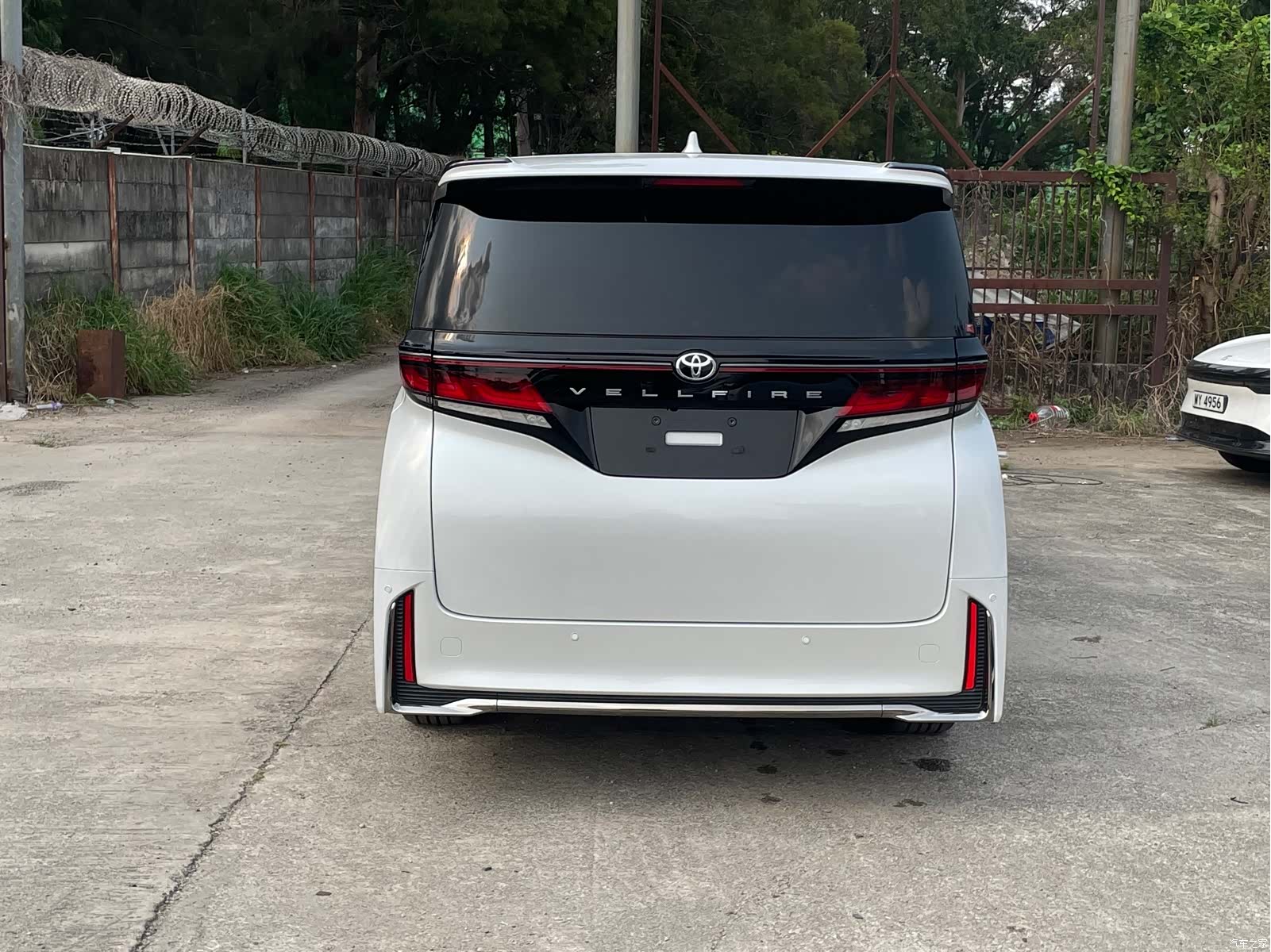 Toyota Vellfire, 2025 все фото