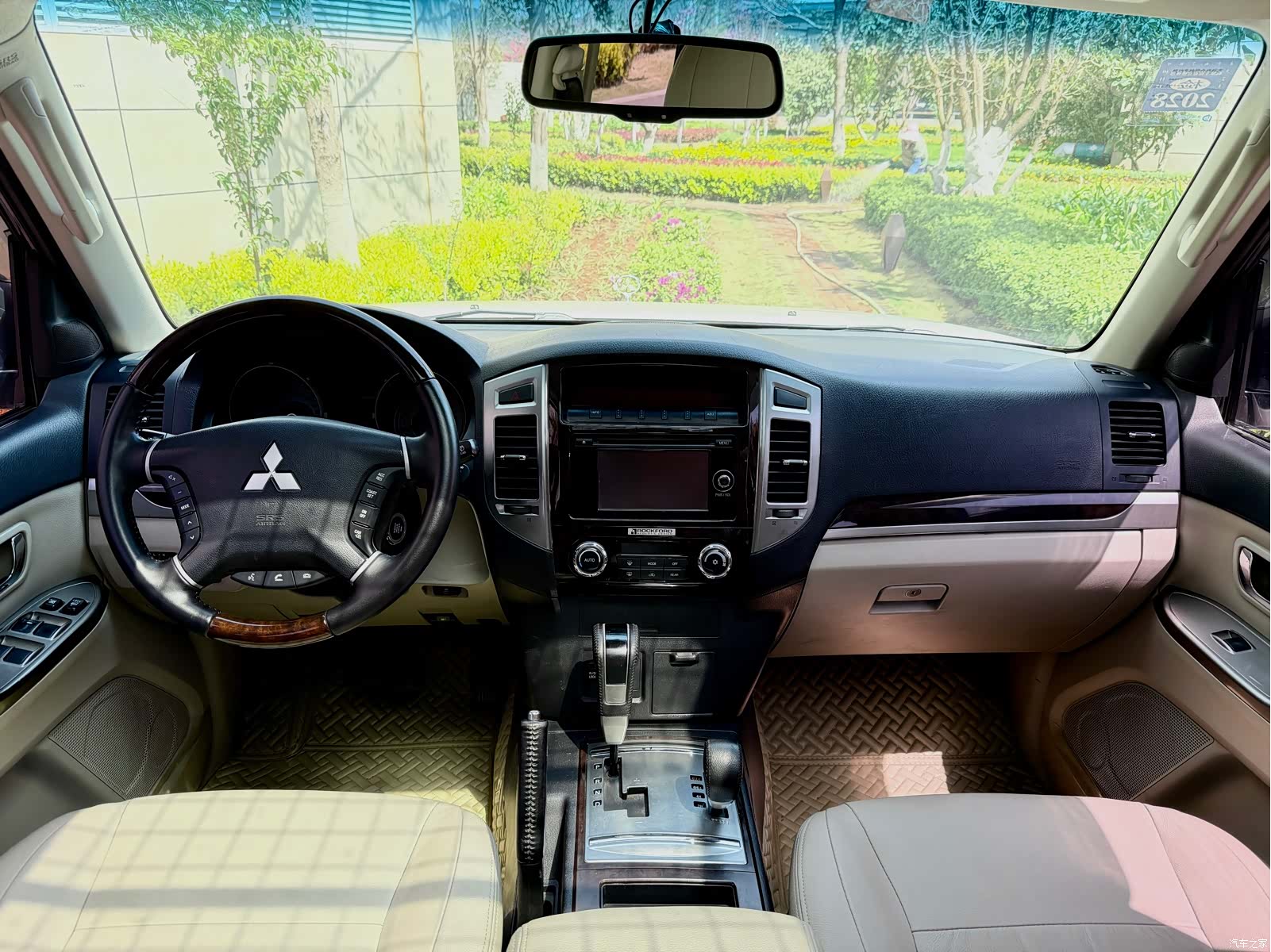 Mitsubishi Pajero, 2020 13