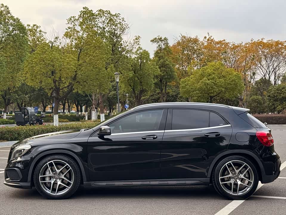 Mercedes-Benz GLA AMG