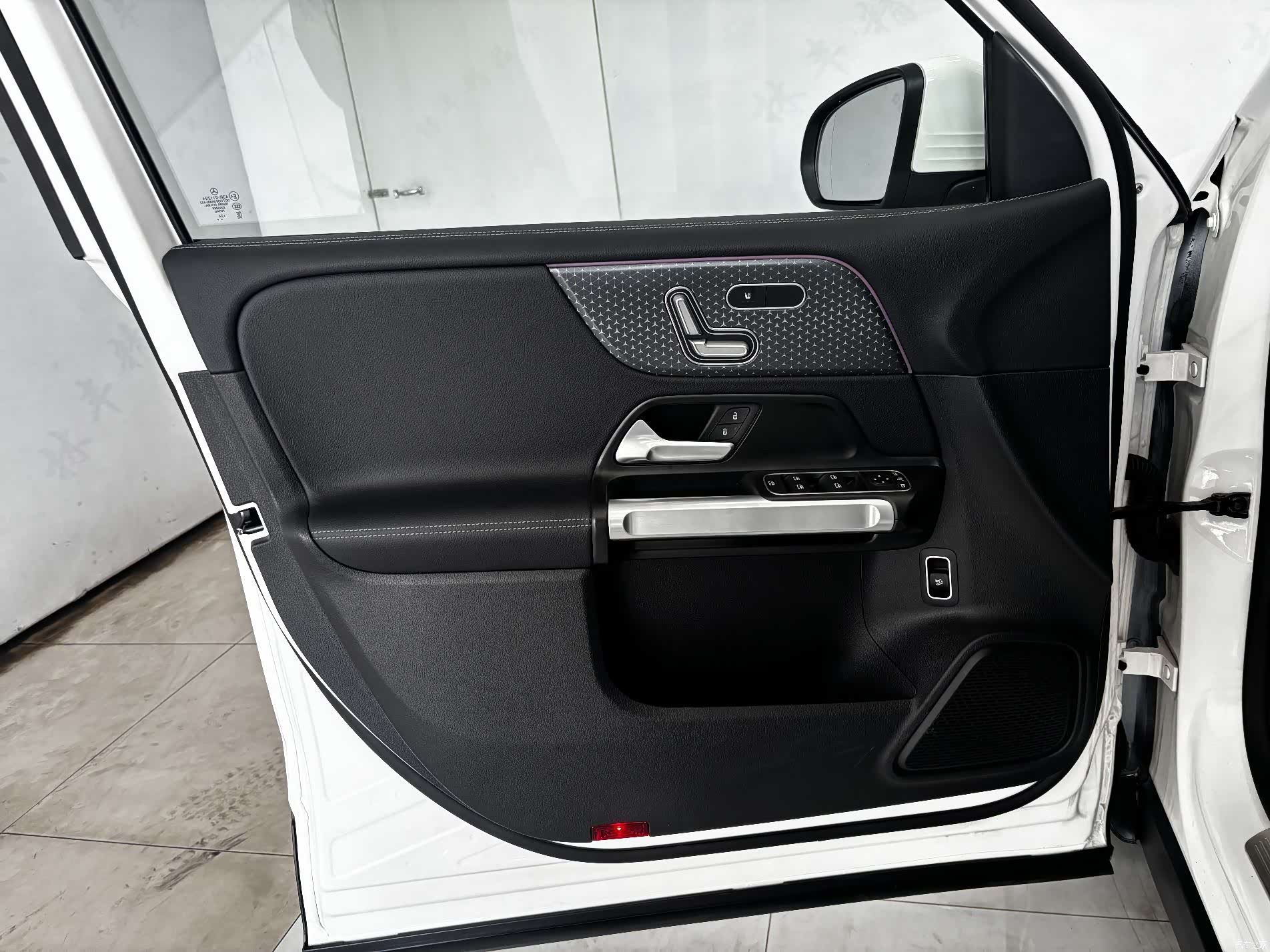 Mercedes-Benz GLB, 2025 10
