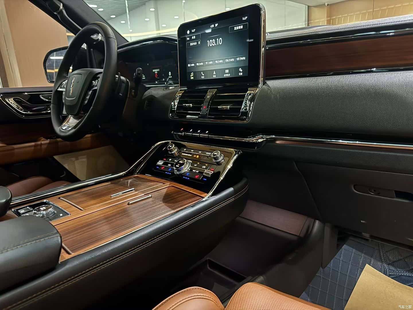 Lincoln Navigator, 2018 4