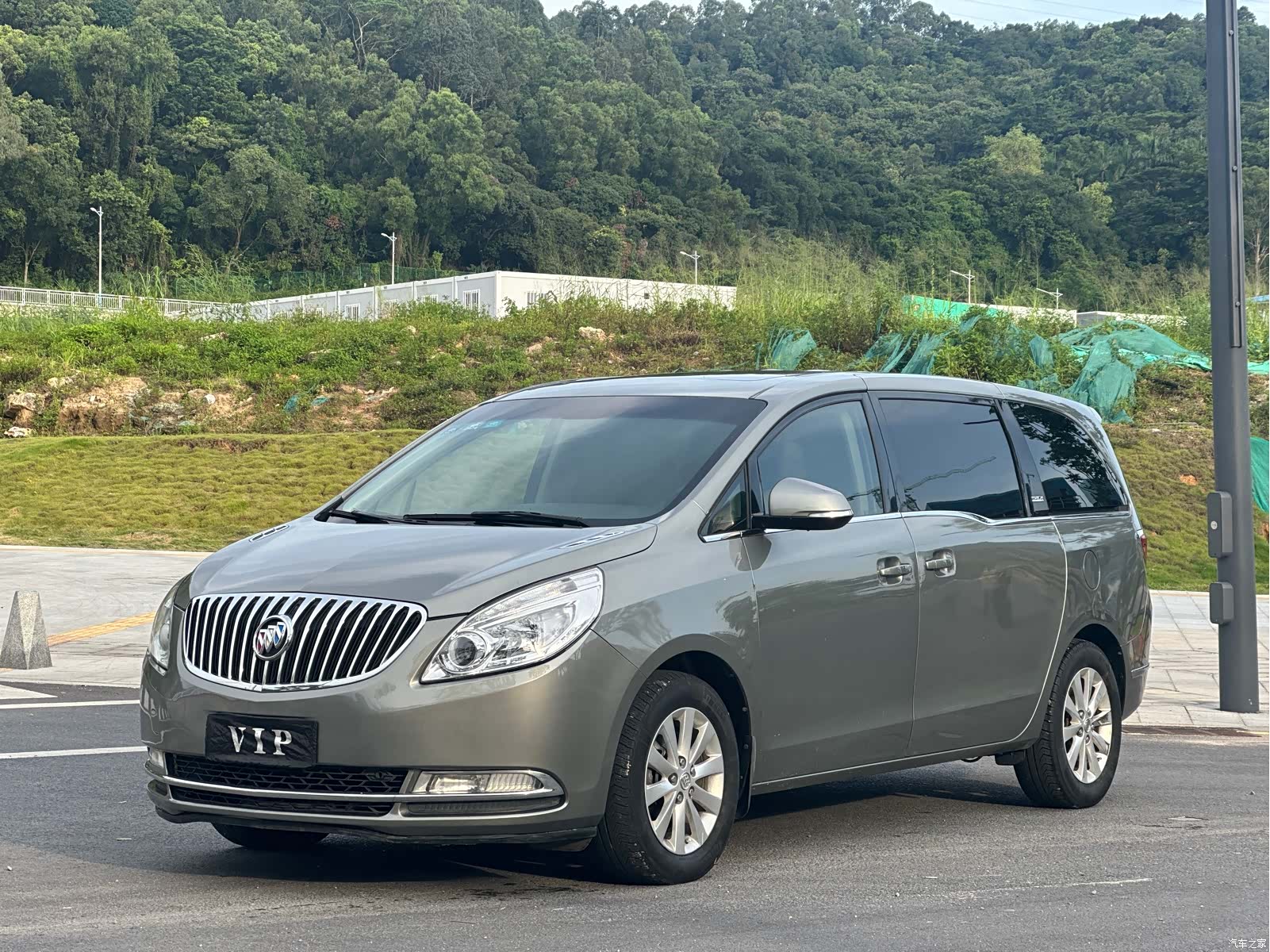 Buick GL8, 2013 1
