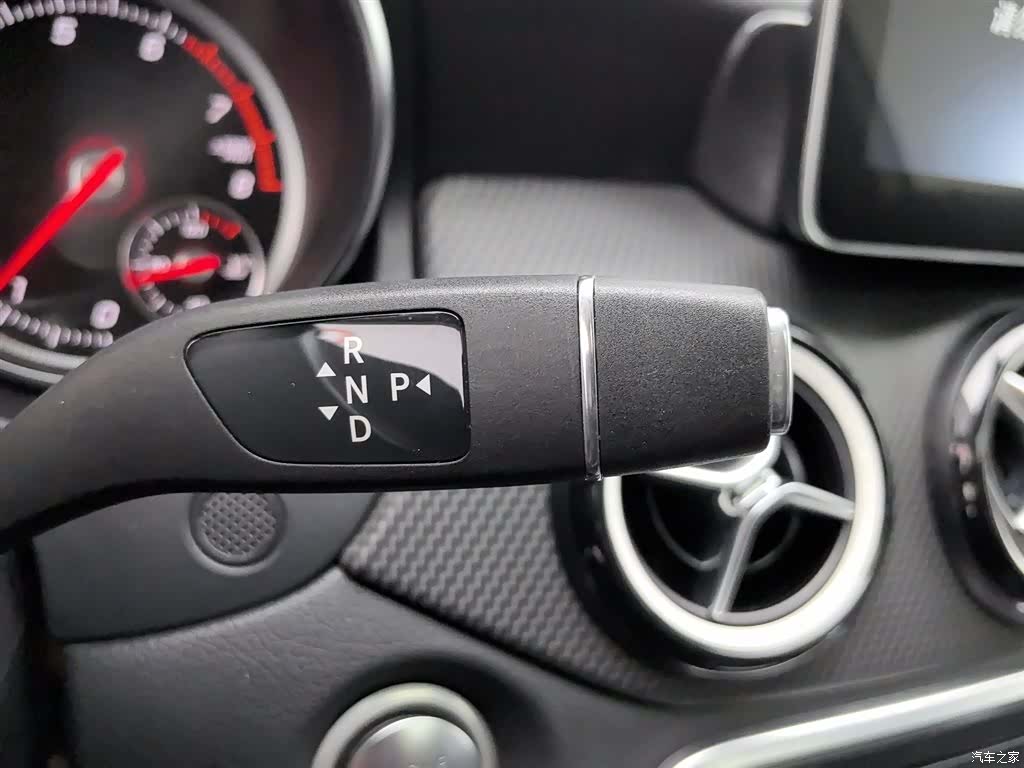 Mercedes-Benz GLA, 2019 13