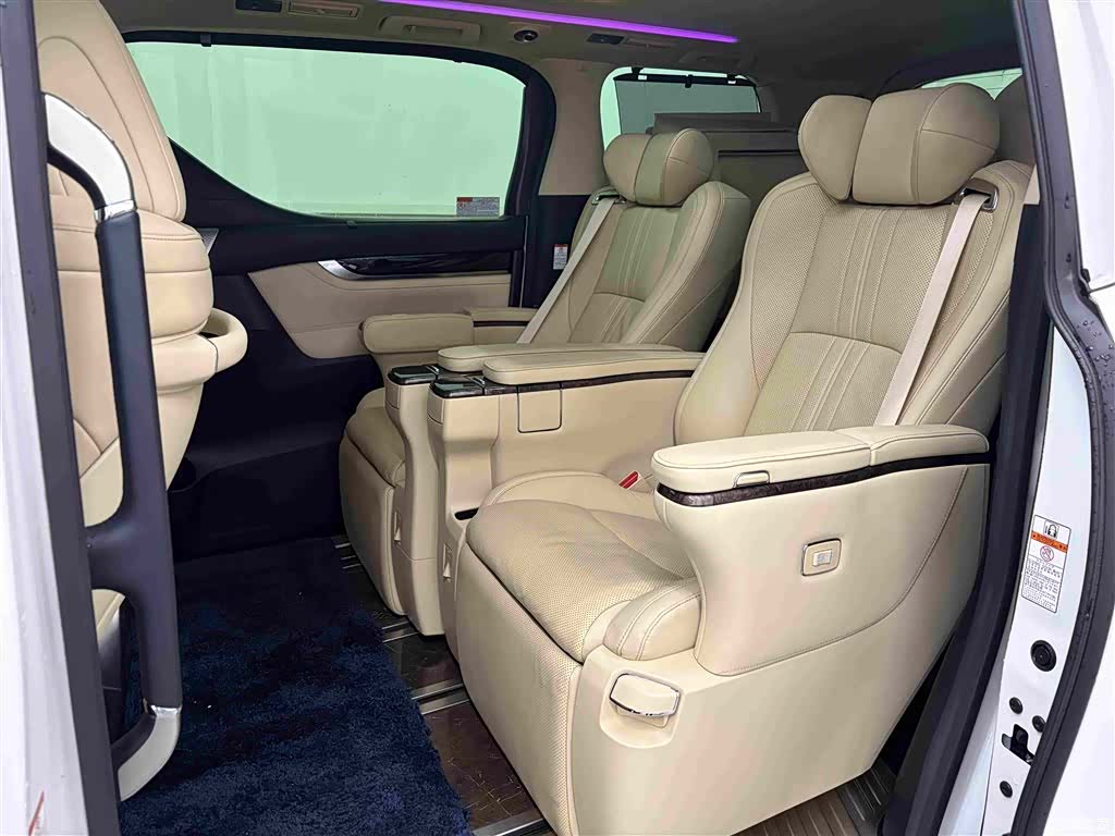 Toyota Vellfire, 2021 4