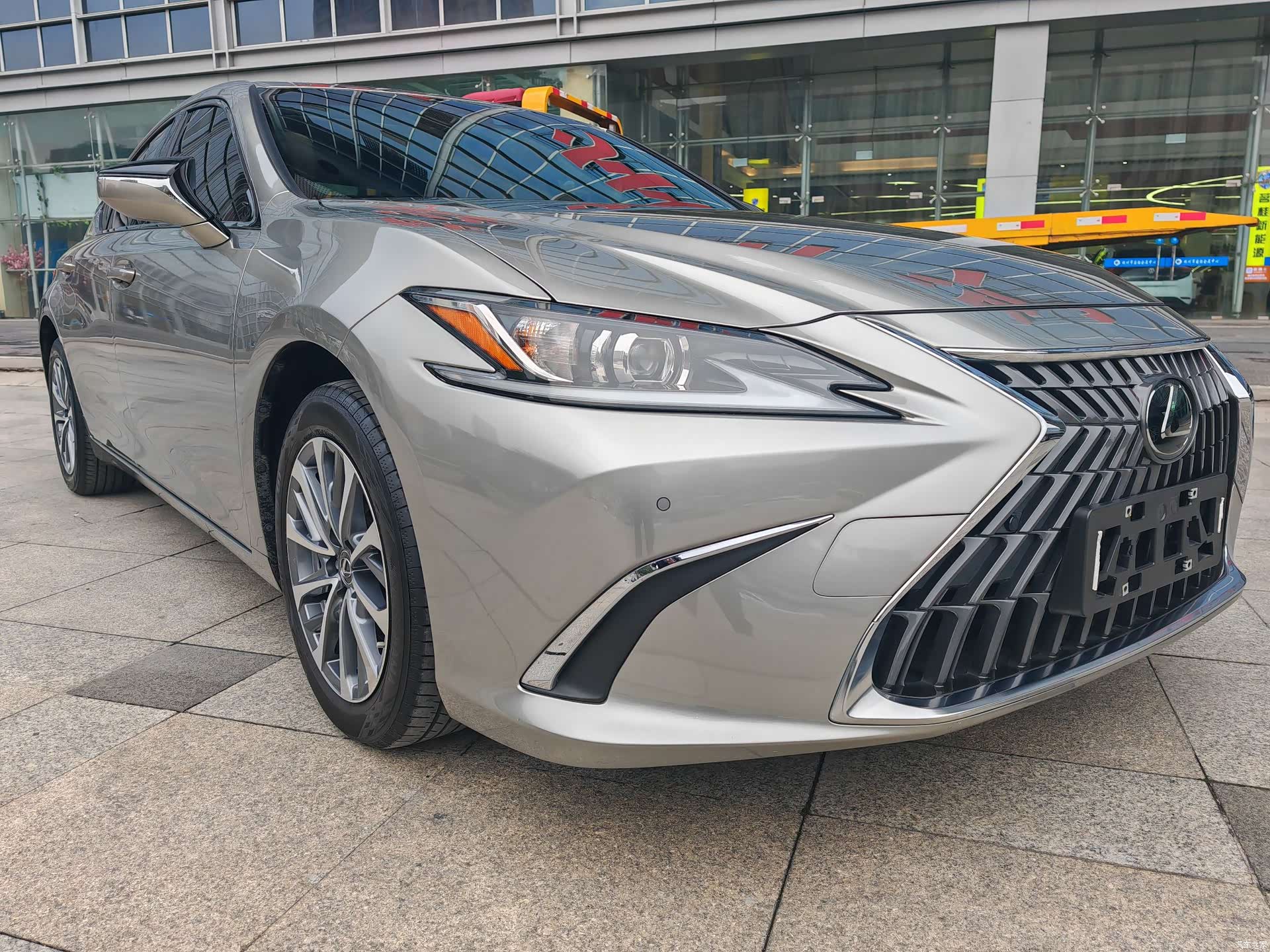 Lexus ES, 2023 3