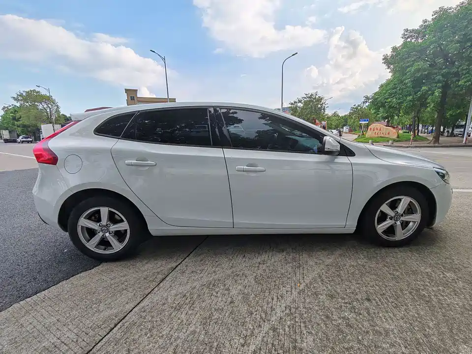 Volvo V40
