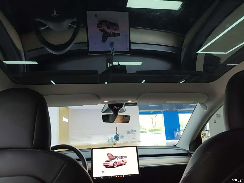Tesla Model Y, 2022 18