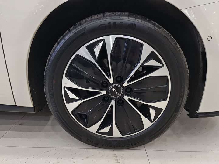 BYD Seal 07 EV 2026 705 Flagship