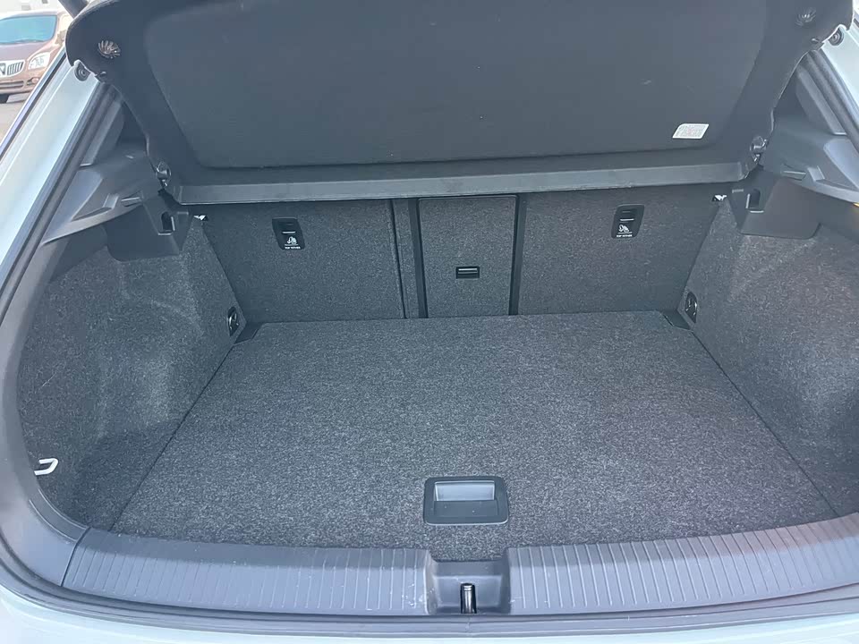 Volkswagen T-ROC exploring Songs