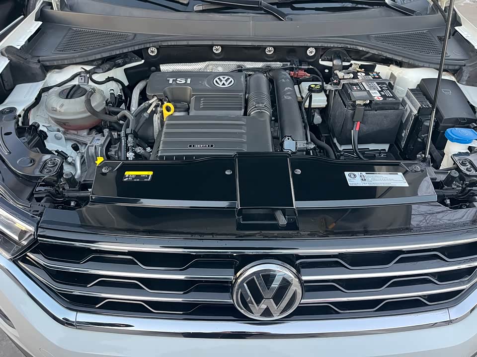 Volkswagen T-ROC exploring Songs